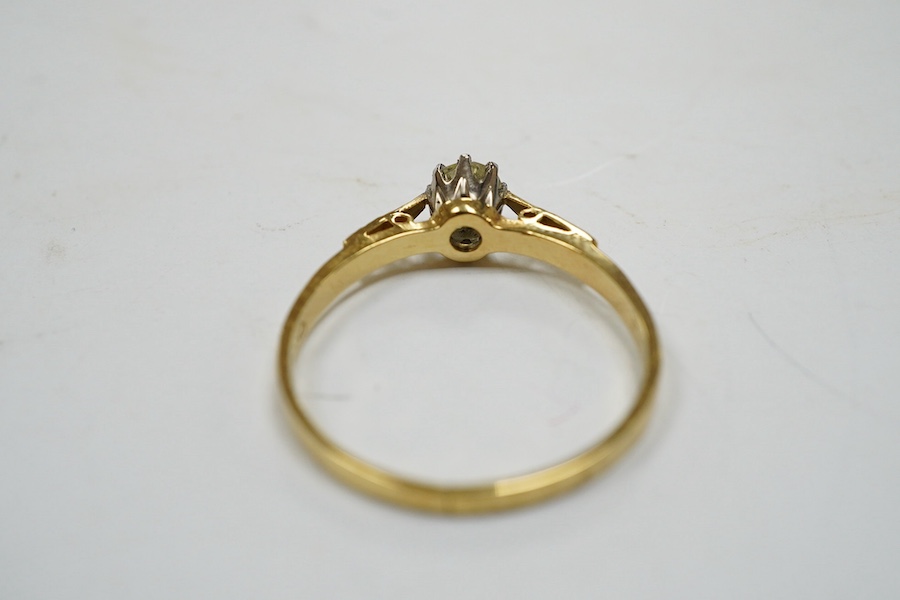 A modern 18ct gold and solitaire diamond set ring, size V, gross weight 3.1 grams. Condition - fair